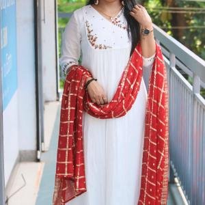 Chinon Elegant Handworked Premium Top